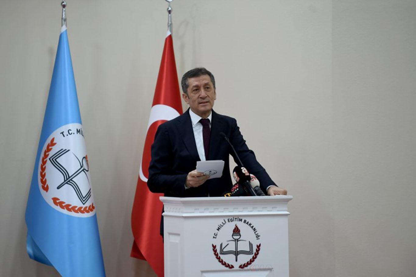 Bakan Selçuk: YKS'ye hazırlanan öğrencilerimiz rahat olsun Bakan Selçuk: YKS'ye hazırlanan öğrencilerimiz rahat olsun